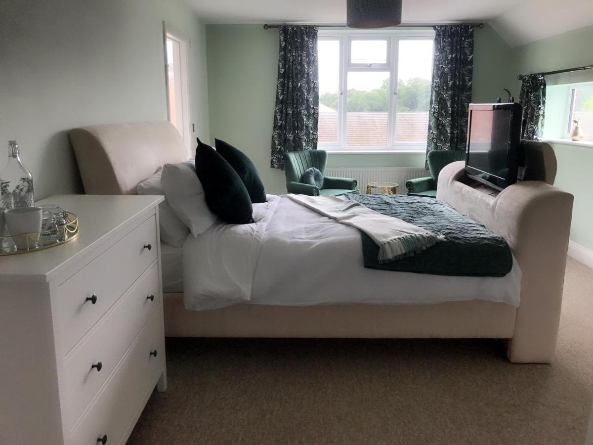 Redbrook Farm Bnb - Gateway To The New Forest ฟอร์ดิงบริดจ์ ภายนอก รูปภาพ