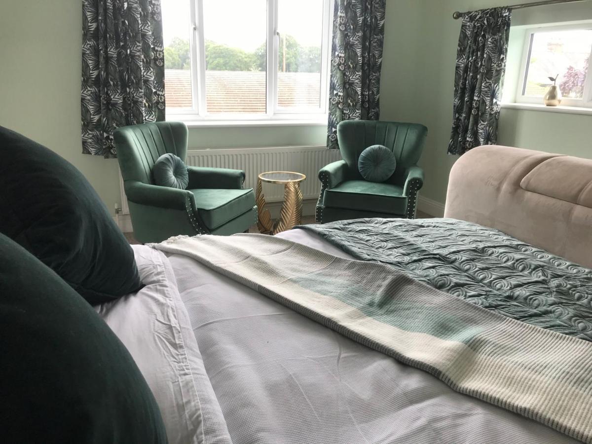 Redbrook Farm Bnb - Gateway To The New Forest ฟอร์ดิงบริดจ์ ภายนอก รูปภาพ